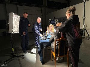 Zdjęcie z backstage podczas kręcenia kampani