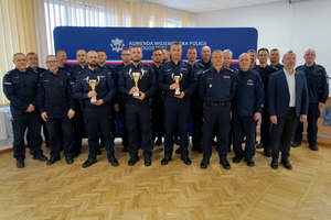 wspólne zdjęcie policjantów