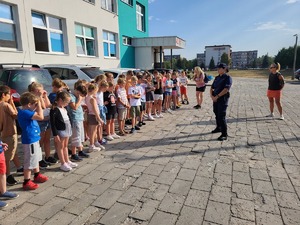 Policjanci z dziećmi