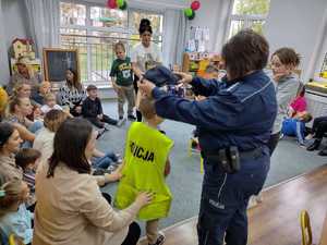 Policjanci z wizytą u dzieci