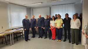 Kadra kierownicza, policjanci, pracownicy cywlini