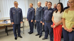 Kadra kierownicza, pracownicy cywilni i funkcjonariusze
