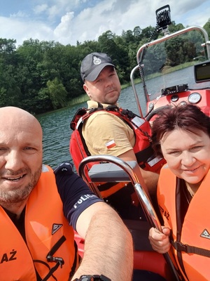 dzielnicowy i strażacy