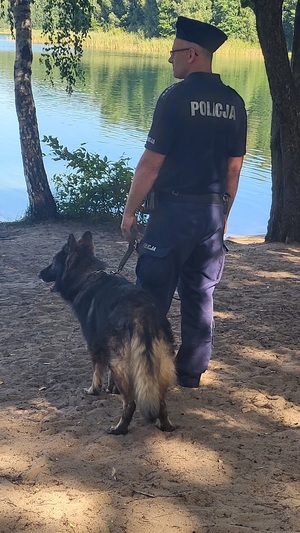 policjant z psem
