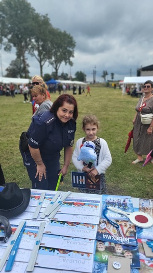 policjantka i dziecko