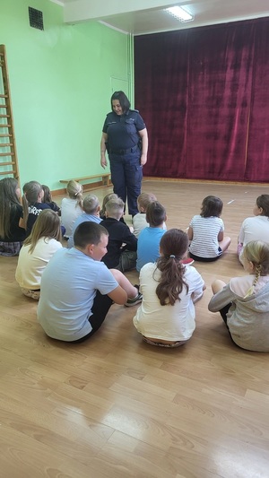 policjantka i dzieci