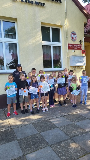 policjantka i dzieci