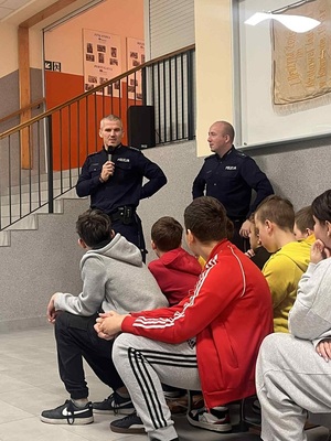 policjanci i uczniowie