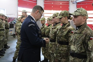 komendant i uczniowie