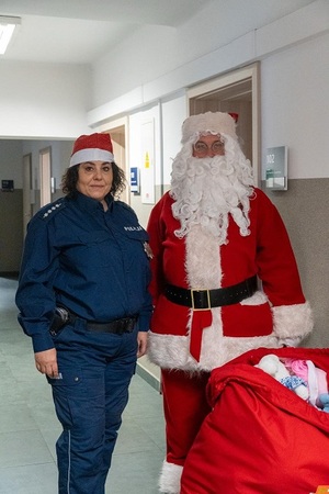 Mikołaj i policjantka