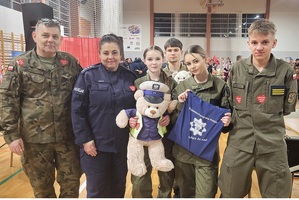 policjanci i młodzież