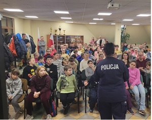 policjantka i dzieci