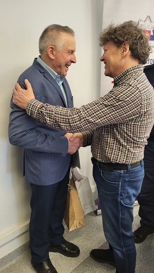 policjanci i pracownicy cywilni