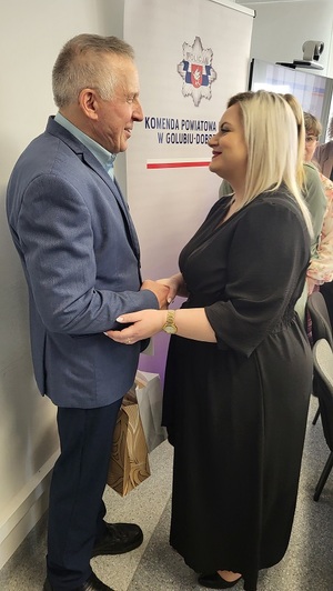 policjanci i pracownicy cywilni