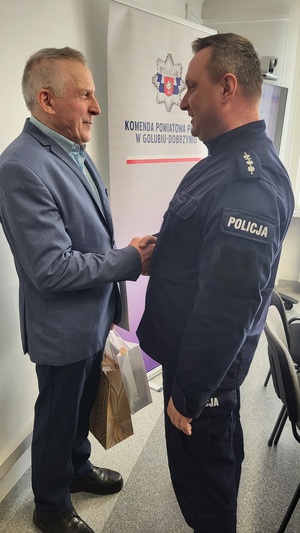 policjanci i pracownicy cywilni