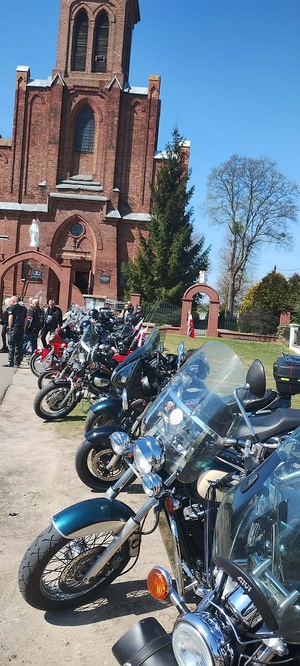 policjanci i motocykliści