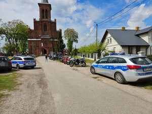 policjanci i motocykliści