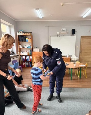 policjantka i dzieci