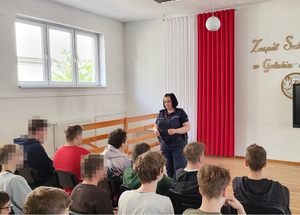 policjanci i uczniowie
