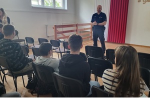 policjanci i uczniowie