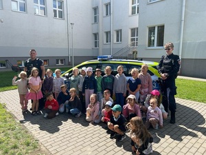 policjanci i przedszkolacy