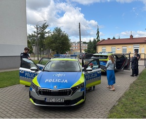policjanci i przedszkolacy