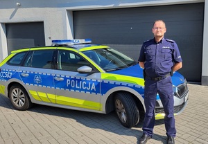 policjant i radiowóz