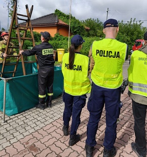 policjanci i strażacy