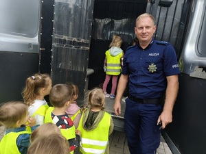 policjant i dzieci